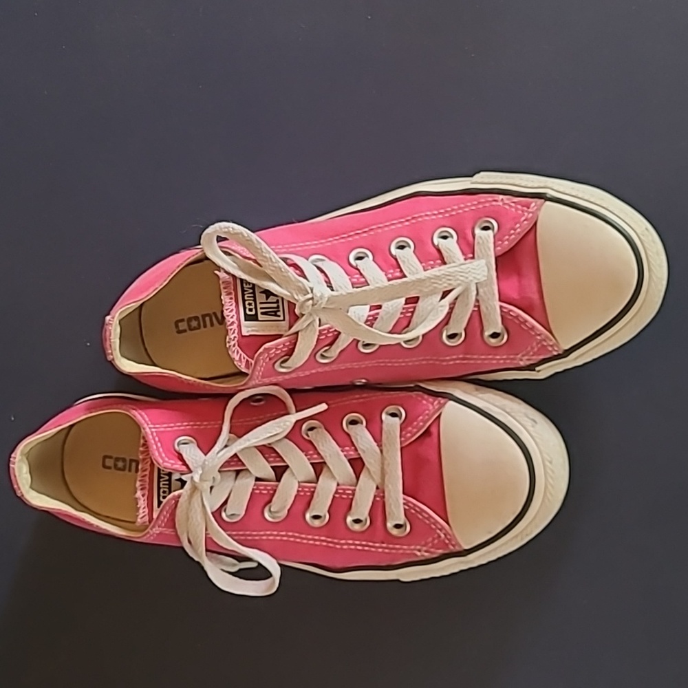 Pink converse